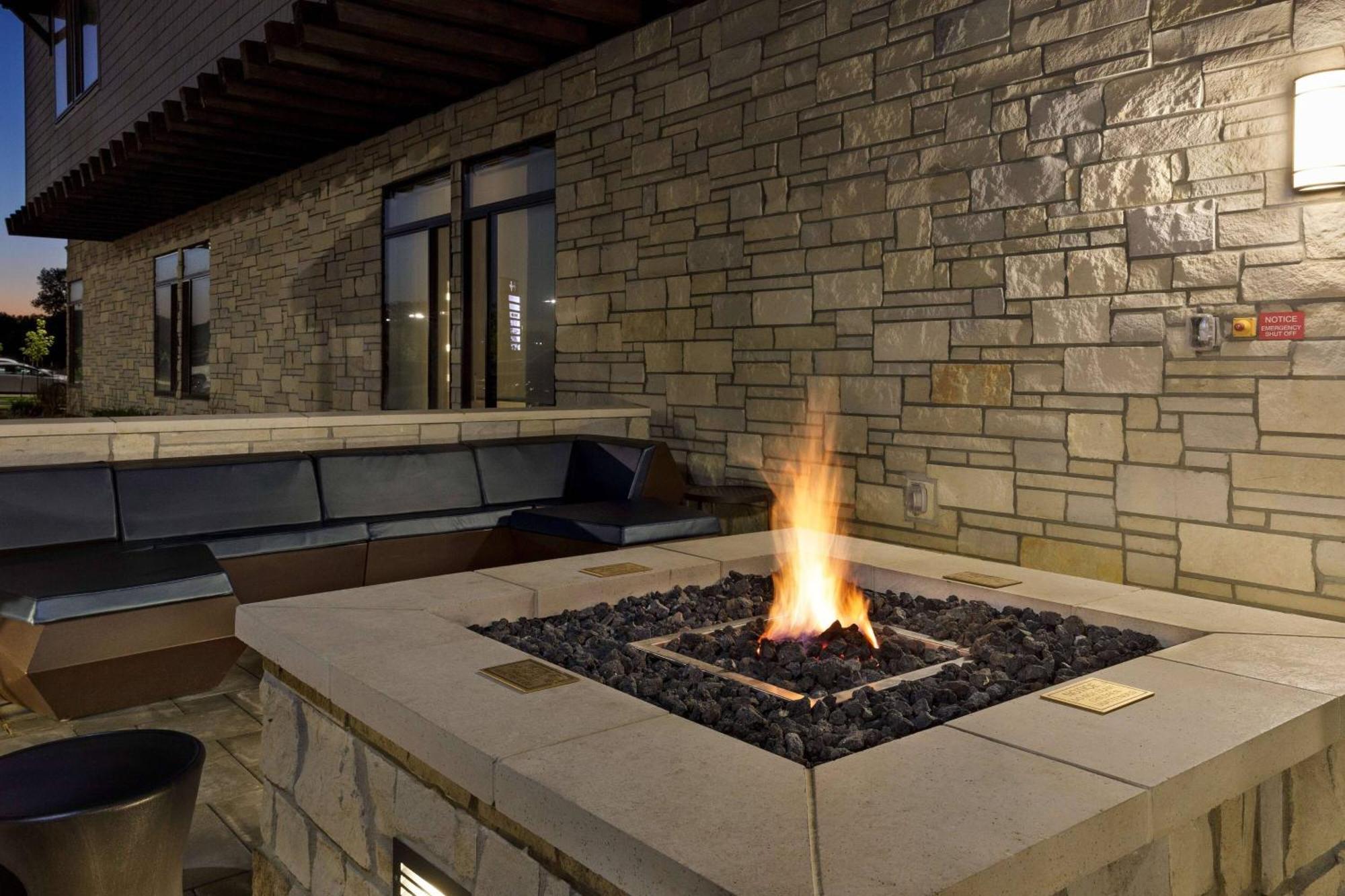 Springhill Suites By Marriott Topeka Southwest Exterior photo
